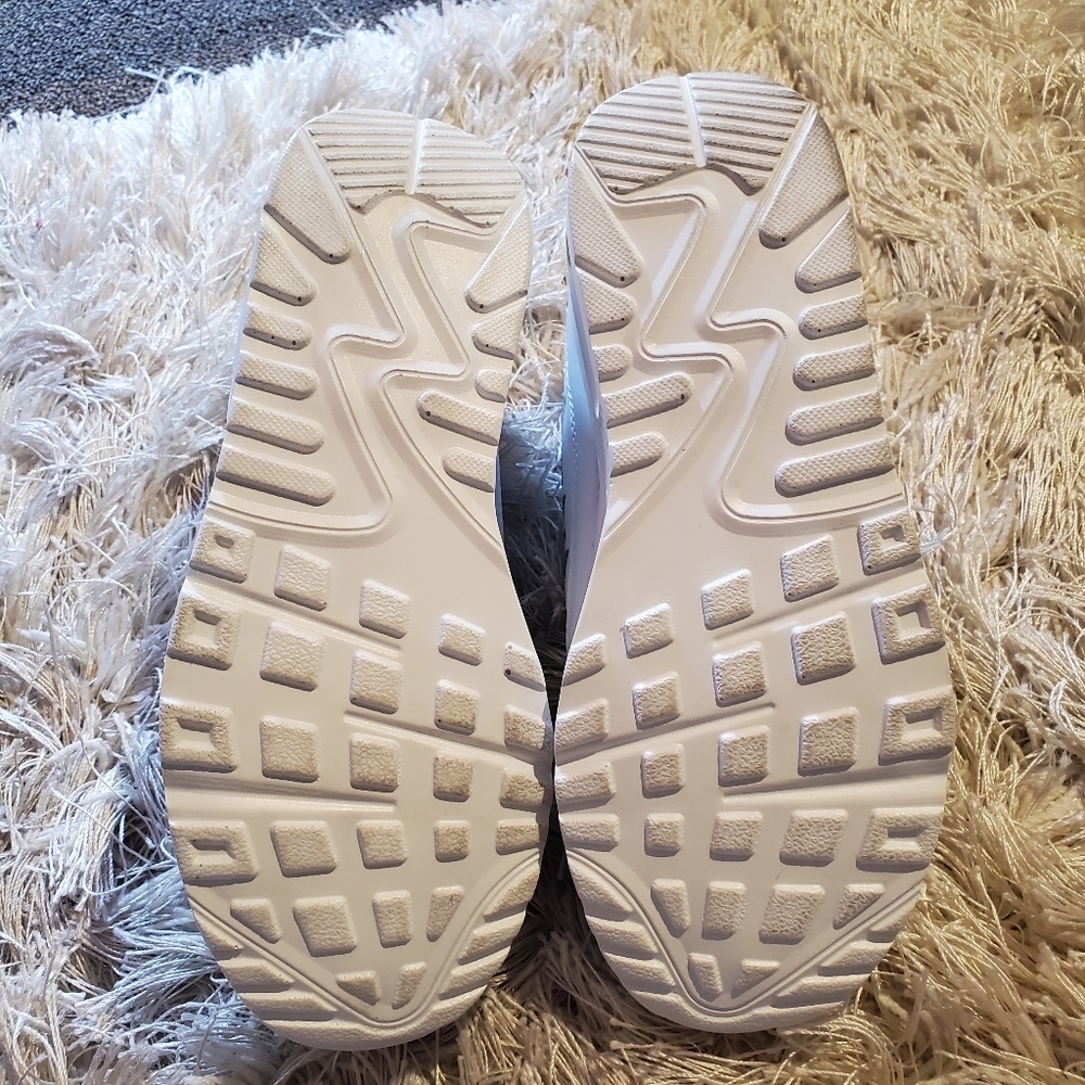 Shoes - Picture 4 of 4